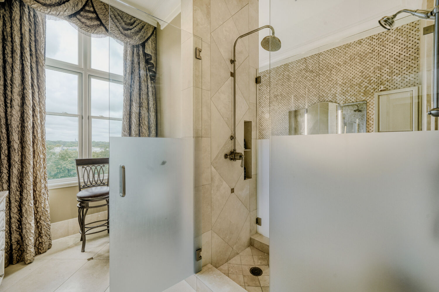 Dual vanity